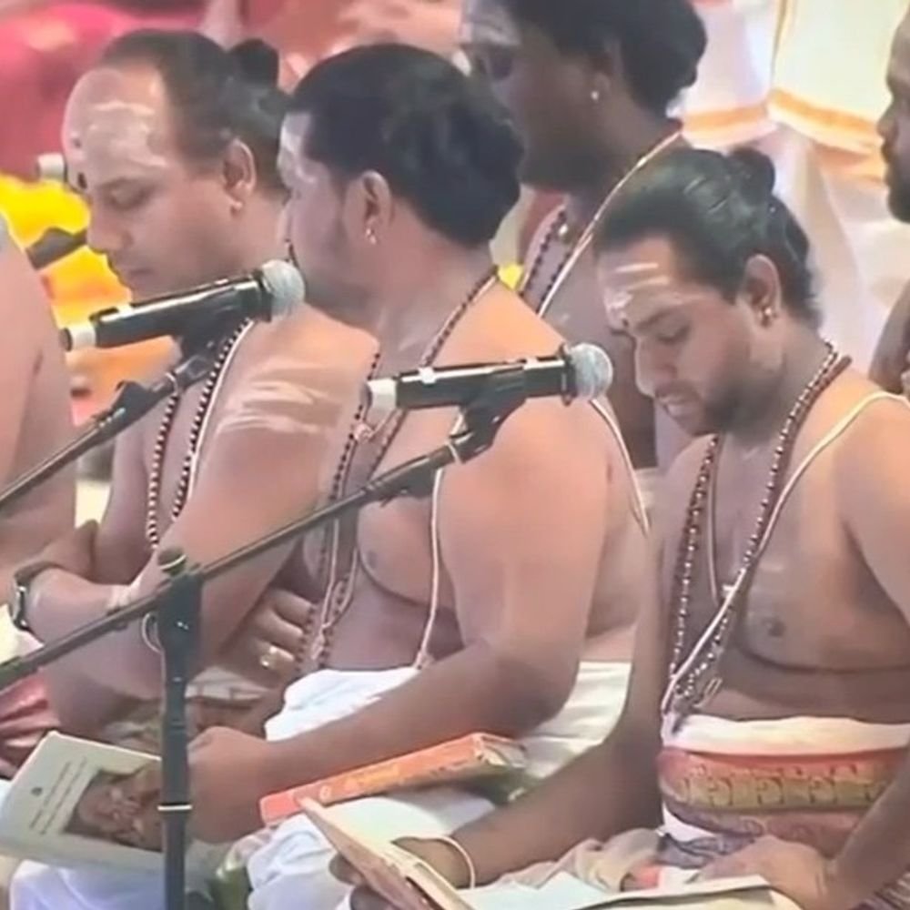 सहारनपुर के साधकों ने बेंगलुरु में मनाया नवरात्रि महोत्सव:वैदिक अनुष्ठानों और मंत्रोच्चार के बीच साधकों ने की ध्यान-साधना