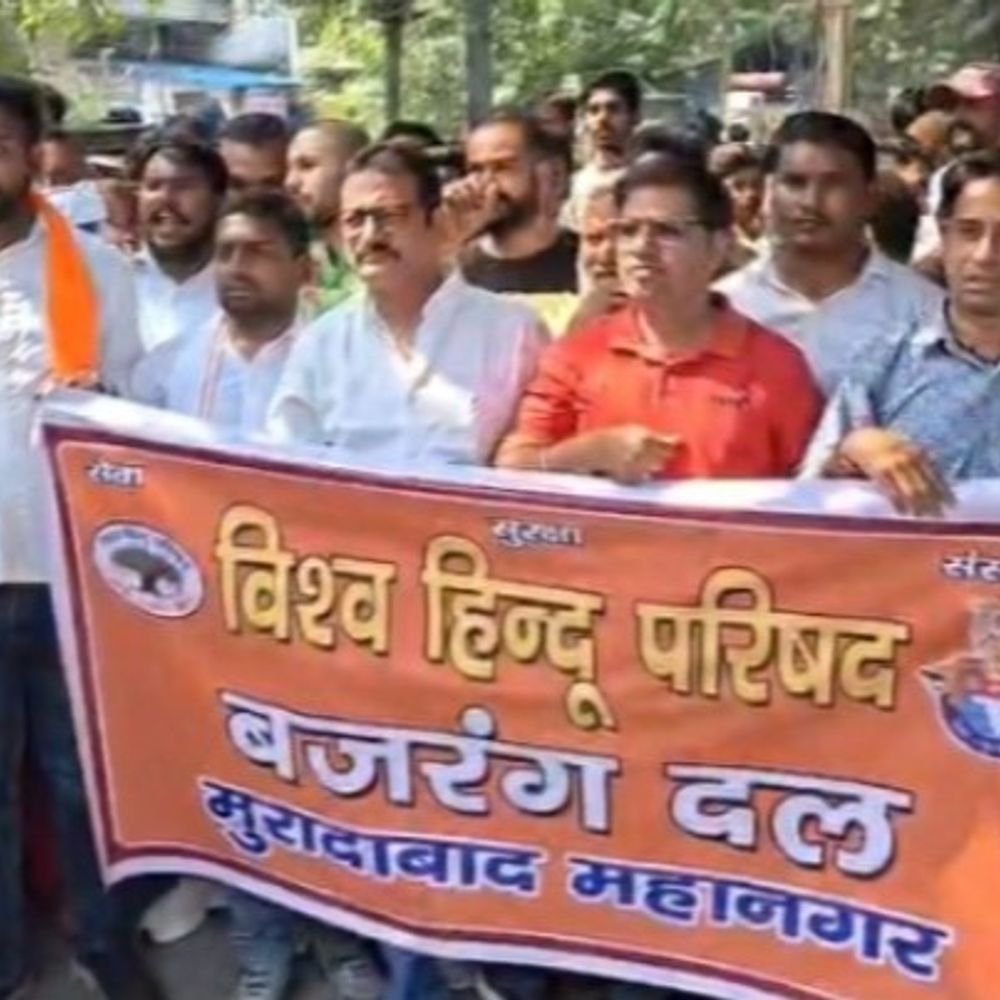 गरबा आयोजनों में गैर-हिंदुओं के प्रवेश पर रोक की मांग:मुरादाबाद में विहिप कार्यकर्ताओं ने किया प्रदर्शन