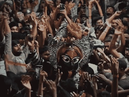 प्रयागराज के दारागंज में काली स्वांग...VIDEO:ढोल-नगाड़ों के साथ आरती उतारी गई, मां काली के दर्शन को उमड़े श्रद्धालु