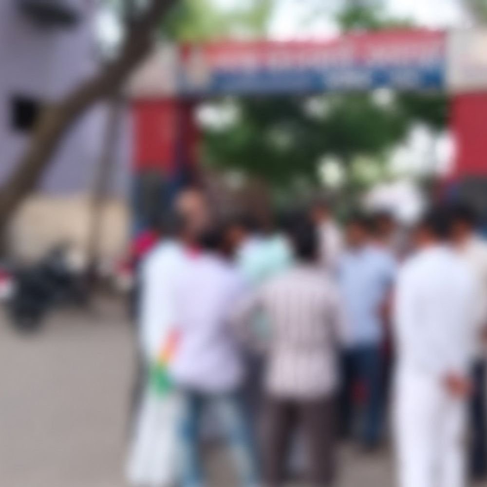 शिक्षामित्र ने 11 साल की छात्रा से की छेड़छाड़:एटा में पॉक्सो एक्ट में FIR दर्ज, आरोपी की तलाश जारी