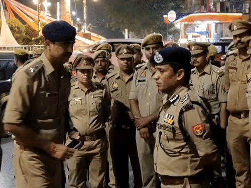 त्योहारों को लेकर पुलिस कमिश्नर ने किया पैदल मार्च:बाजारों में सुरक्षा बढ़ाने के निर्देश, सिविल लाइंस समेत कई इलाकों में पुलिस ने की गश्त