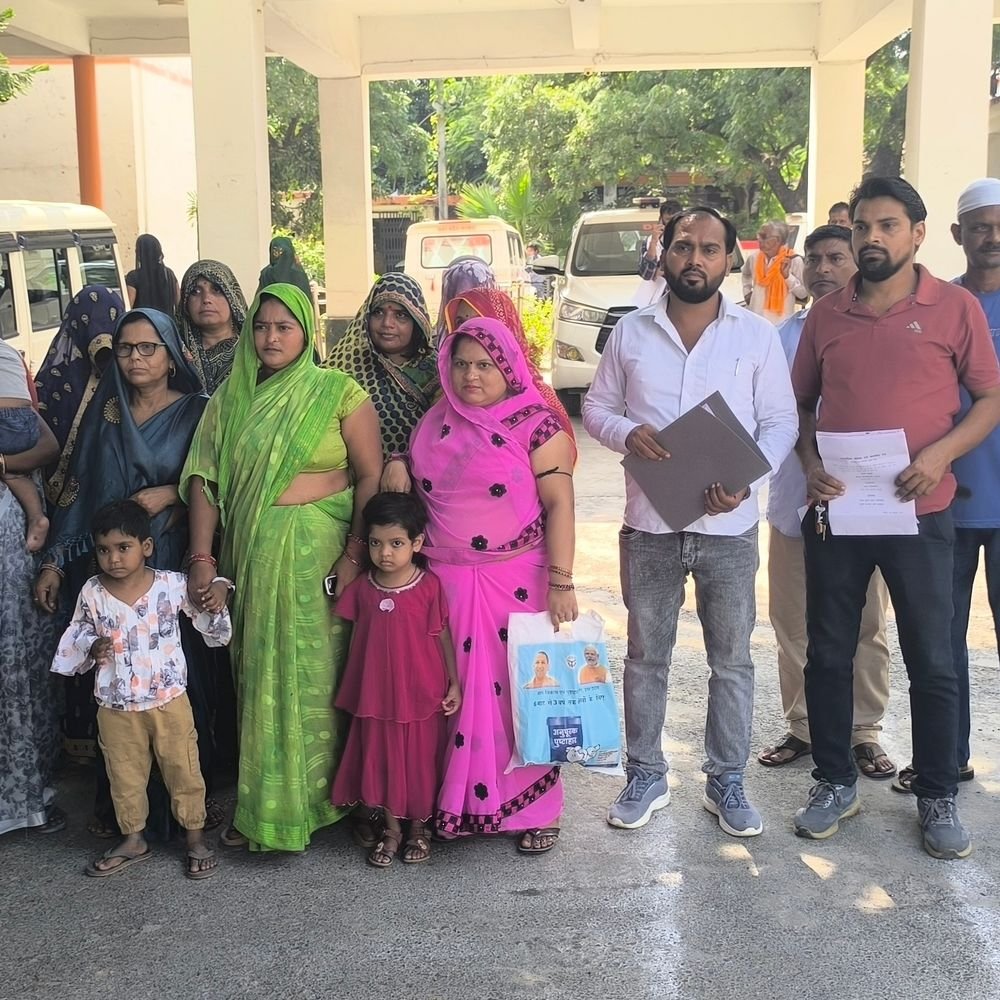 मलिक मील कॉलोनी का रास्ता बंद होने का खतरा:रेलवे निर्माण से 150 से ज्यादा परिवारों की सुरक्षा पर चिंता, सभासद ने DM से मांगा स्थायी मार्ग