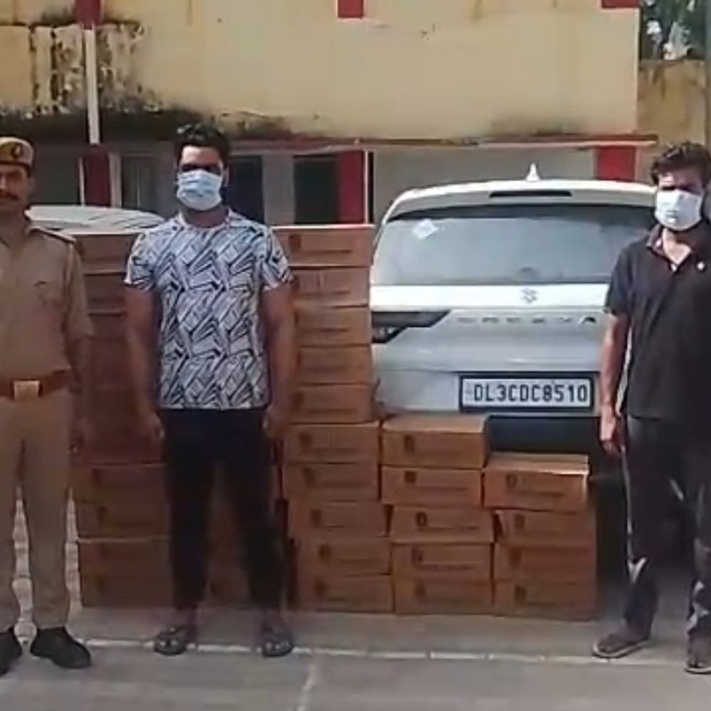351लीटर हरियाणा मार्का शराब के साथ 2 तस्कर गिरफ्तार:बागपत में लग्जरी कार में काले कपड़े से ढककर ले जा रहे थे लोनी
