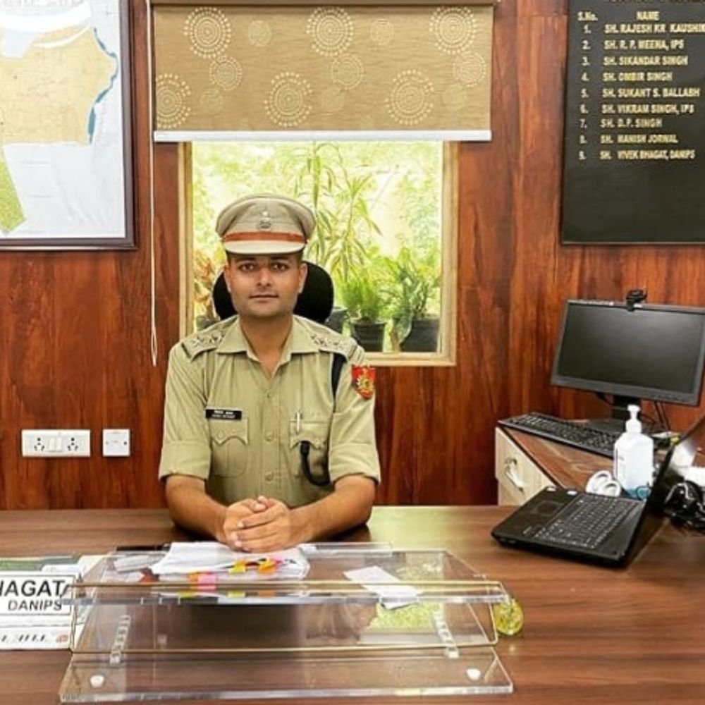दिल्ली ACP विवेक भगत को एडिशनल-DCP चार्ज देने पर रोक:महिला पत्रकार से बदसलूकी का आरोप, जांच होने तक पद नहीं संभालेंगे; सरकार बोली- यह प्रमोशन नहीं