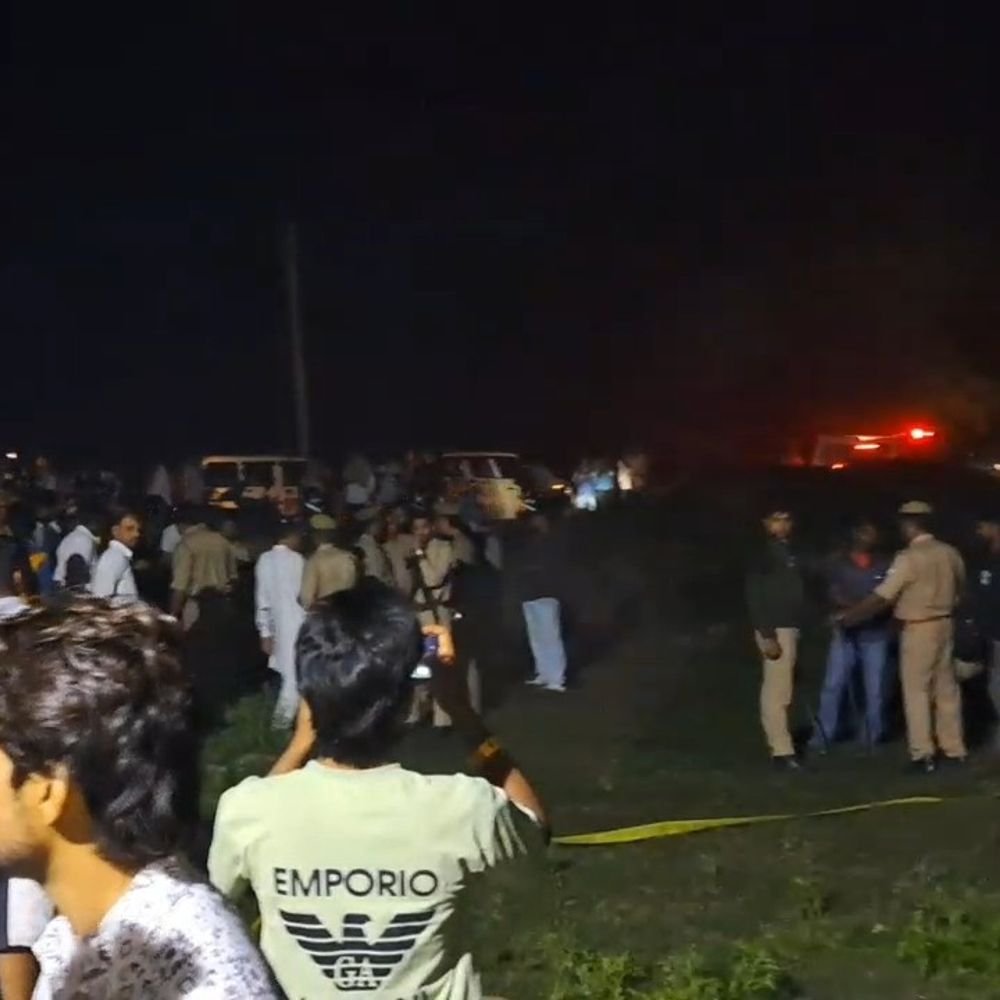 सहारनपुर में अंबेडकर की मूर्ति तोड़ी...ग्रामीणों में आक्रोश:लखनौती के अंबेडकर पार्क में देर रात हुई घटना, पुलिस ने अज्ञात के खिलाफ दर्ज किया मुकदमा