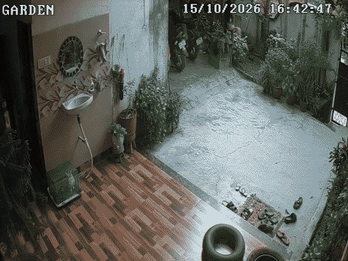 वाराणसी में सामने आया पटाखा हादसे का CCTV फुटेज:धमाके से फैली आग, फिर धराशायी हुआ मकान, दहल उठा लोगों का दिल