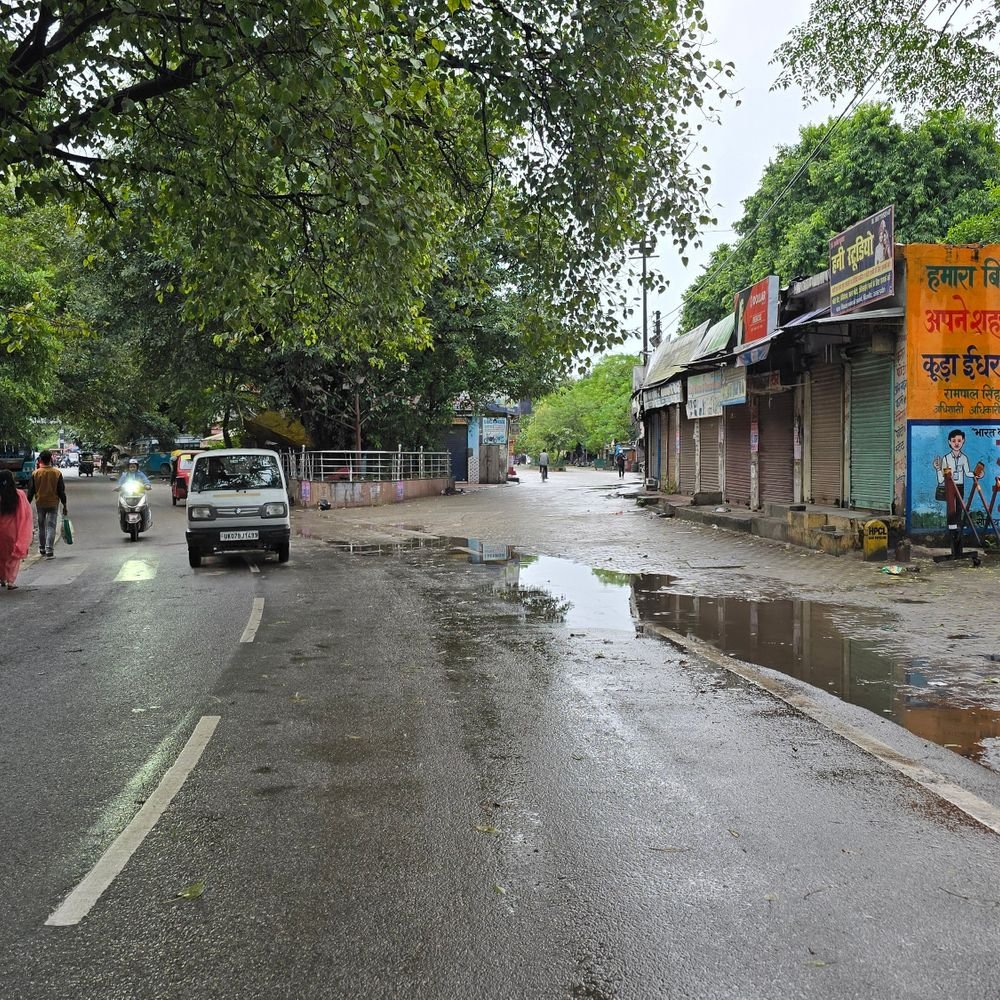 बिजनौर में रातभर हुई बारिश से बढ़ी ठंड:धान और गन्ने की फसल को नुकसान की आशंका, कई इलाकों में बिजली गुल