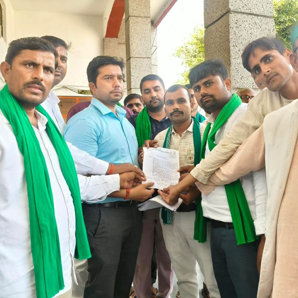फसल सर्वे और मुआवजे को लेकर किसानों का रोष:सर्वे के नाम पर ₹1 हजार मांगने का आरोप, SDM को सौंपा ज्ञापन