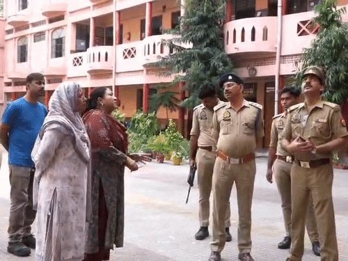 गर्ल्स कॉलेज की तीसरी मंजिल से कूदीं इंग्लिश टीचर, गंभीर:मानसिक बीमार टीचर का हैलट अस्पताल में चल रहा था इलाज, आज भाग निकलीं थीं