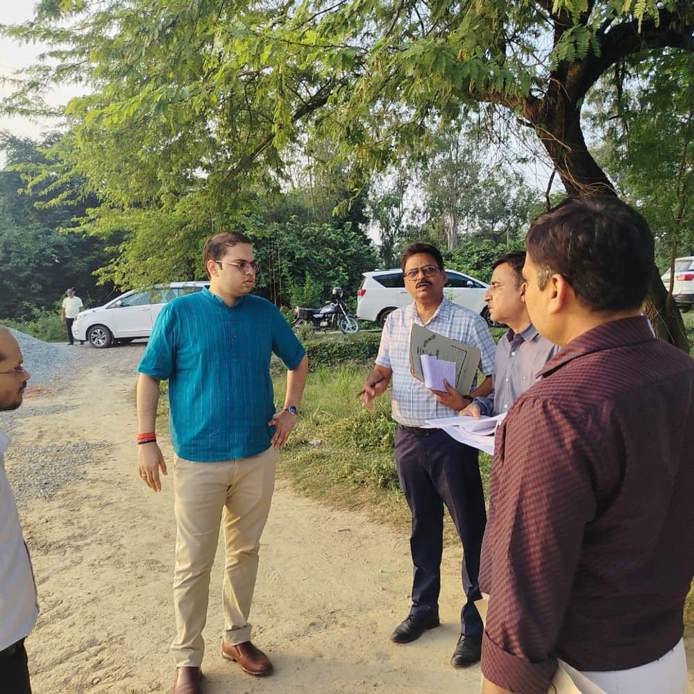 कस्तूरबा गांधी बालिका विद्यालय के नए भवनों की जांच:मऊ में सीडीओ ने परखी निर्माण गुणवत्ता और सुविधाएं
