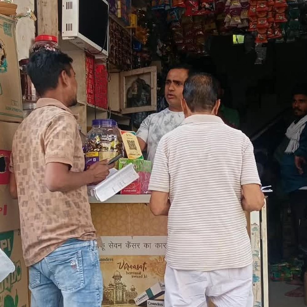 बिजली विभाग का डोर-टू-डोर अभियान:बकायेदारों को समय पर बिल जमा करने को कर रहा जागरूक