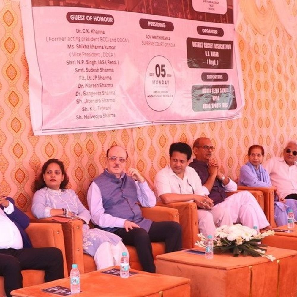 नोएडा स्टेडियम में क्रिकेट टूर्नामेंट:लोगों ने श्रद्धांजलि अर्पित कर, खेल और जनहित में रखे विचार