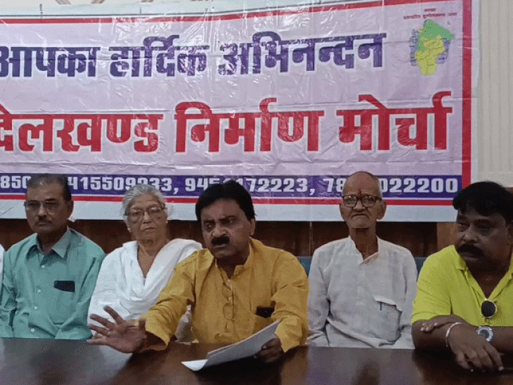 झांसी में 80 साल के बुजुर्ग करेंगे अनशन:बोले-बुंदेलखंड राज्य निर्माण के लिए अंतिम सांस तक सत्याग्रह पर बैठूंगा