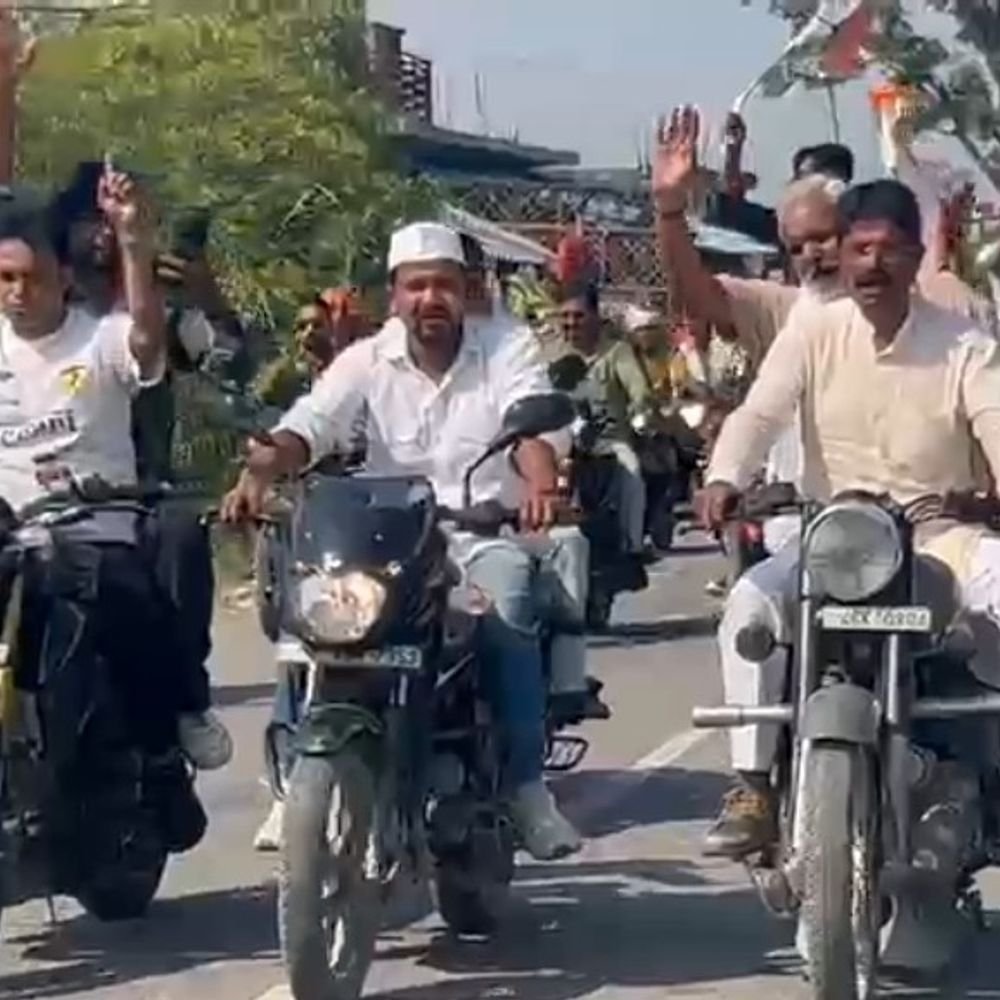 कांग्रेसी 'वोट बचाओ, देश बचाओ'नारे के साथ सड़क पर उतरे:श्रावस्ती में बाइक रैली निकालकर मताधिकार और लोकतंत्र की रक्षा का संदेश दिया
