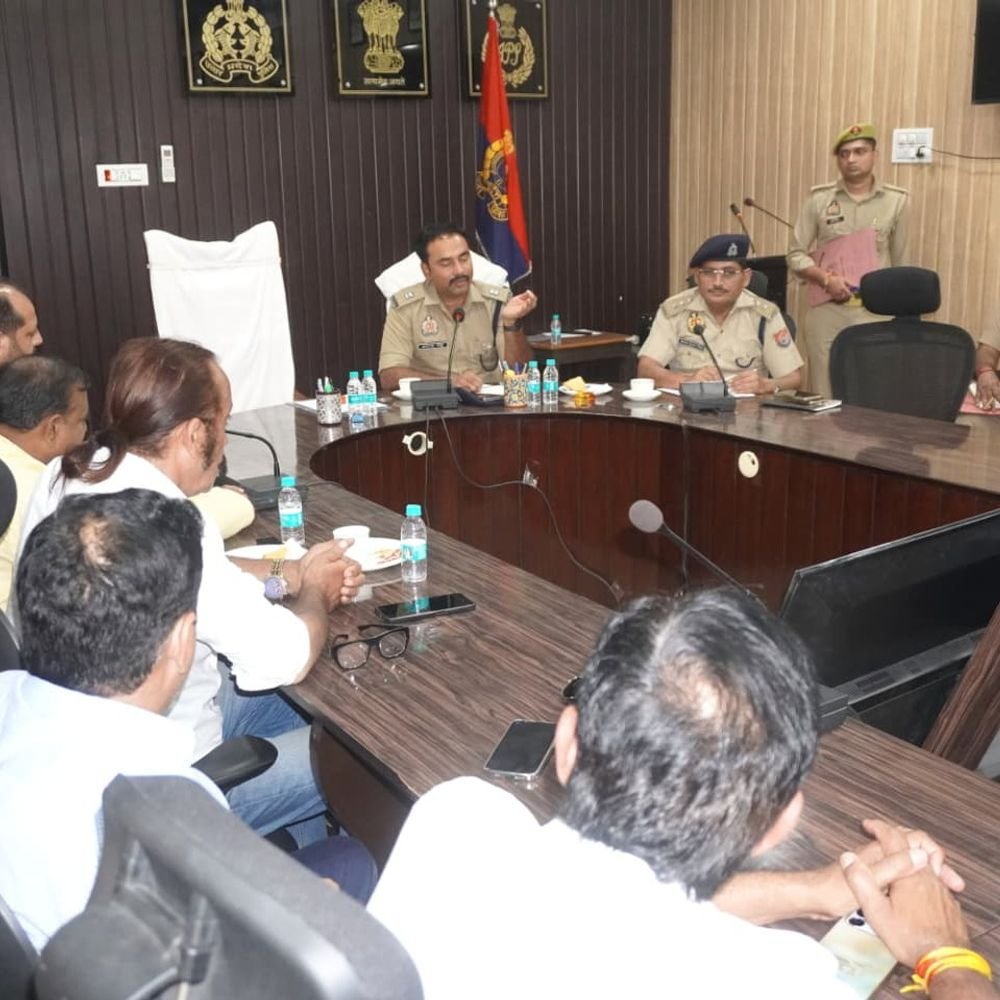 रामपुर में त्योहारों से पहले पुलिस अलर्ट:व्यापारियों से सुरक्षा पर किया संवाद, CCTV लगाने की अपील भी की