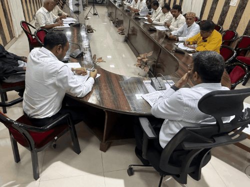 गोरखपुर में BLO घर-घर जाकर मतदाता सूची में नाम जोड़ेंगे:डीएम ने राजनीतिक दलों के साथ बैठक की; छूटे हुए लोगों का नाम शामिल होगा