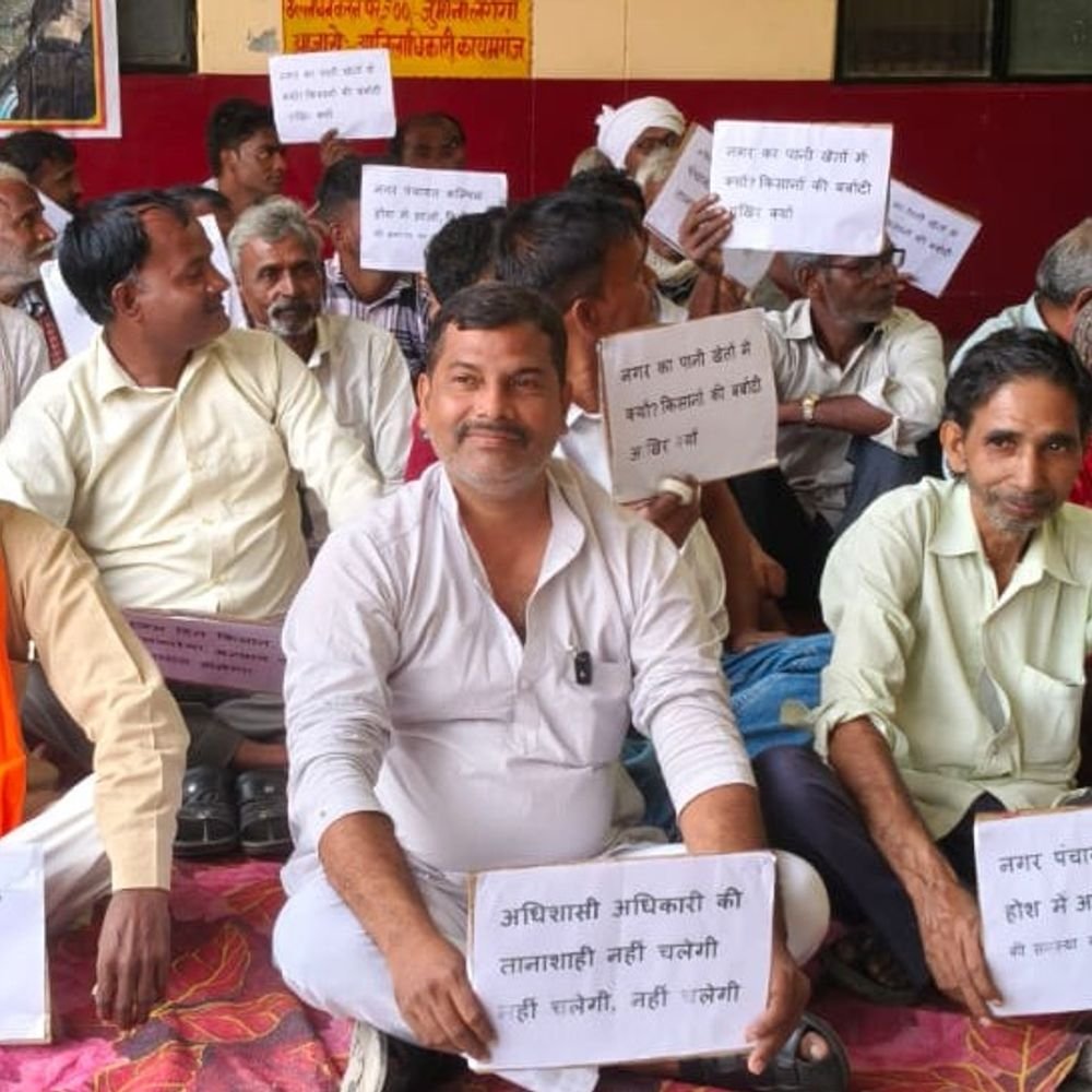 फर्रुखाबाद में किसानों का प्रदर्शन:जलभराव निकासी को लेकर सौंपा ज्ञापन, एसडीएम को बताई खेतों की समस्या