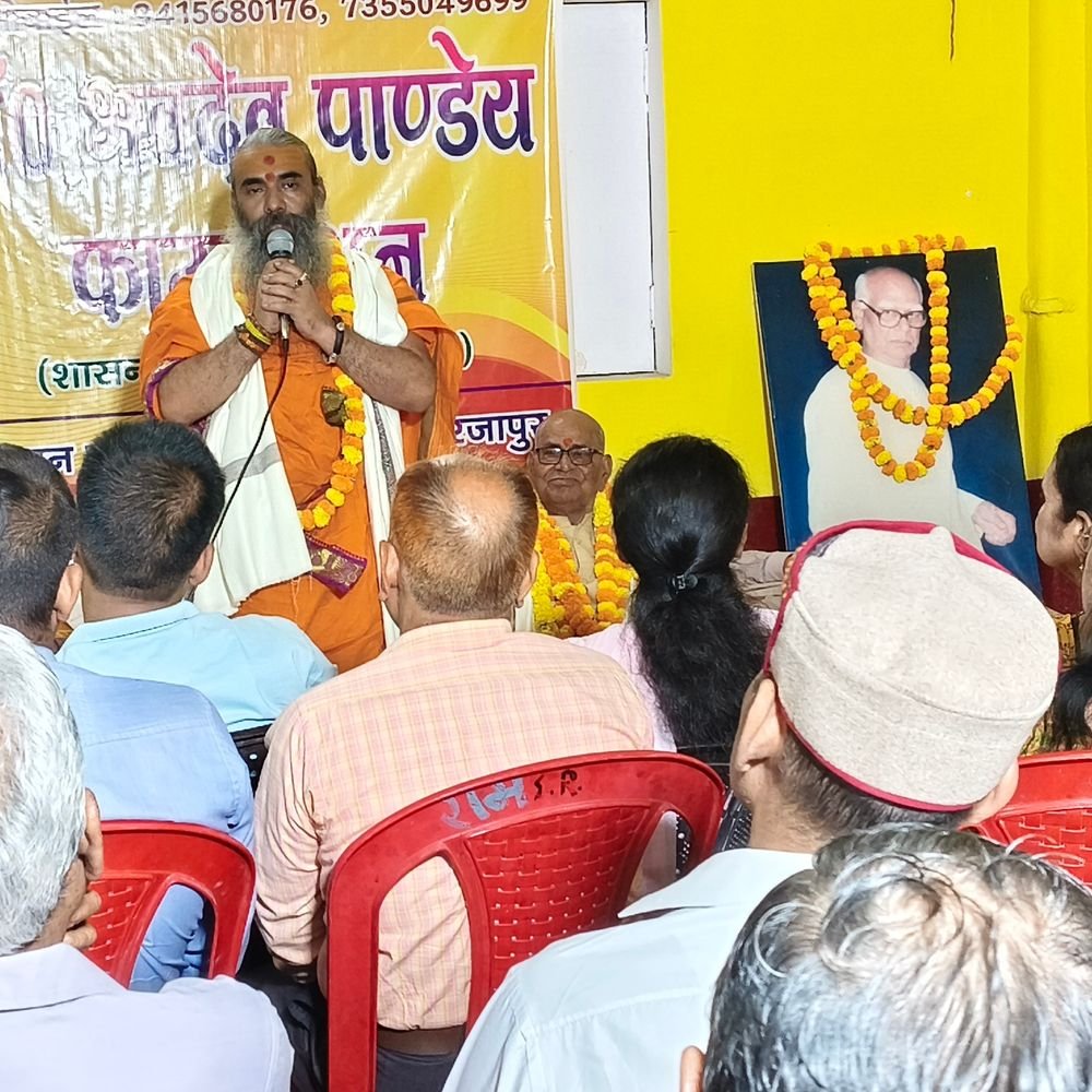 साहित्यकार बृजदेव पांडेय को 88वें जन्मवर्ष पर सम्मान मिला:नगर विधायक ने कहा- वे रोज 5 घंटे पढ़ते हैं, विंध्य संस्कृति के सजग प्रहरी हैं