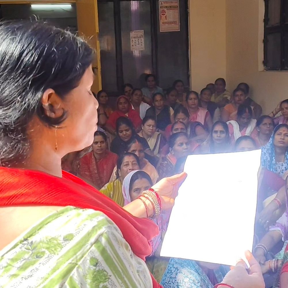 आशा कार्यकर्ताओं ने बकाया मानदेय के लिए आवाज उठाई:सीएमओ ऑफिस पहुंचकर नाराजगी जताई, डॉक्टर ने जल्द भुगतान का आश्वासन दिया