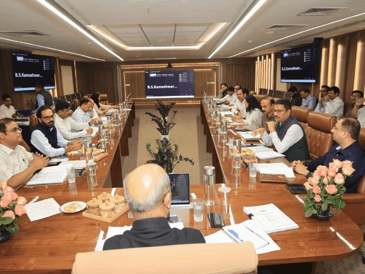 नोएडा मास्टर प्लान 2031 में बदलाव:गांव की आबादी की जमीन पर 5 प्रतिशत भूखंड होंगे नियोजित, आपत्ति-सुझाव के बाद शासन को भेजेंगे