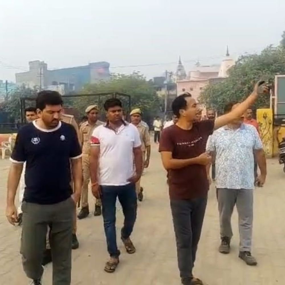 नगर आयुक्त ने काली मंदिर का निरीक्षण कर दिए निर्देश:नवरात्रि-दशहरे पर श्रद्धालुओं को परेशानी न हो, साफ-सफाई, पानी और रास्ते दुरुस्त हों