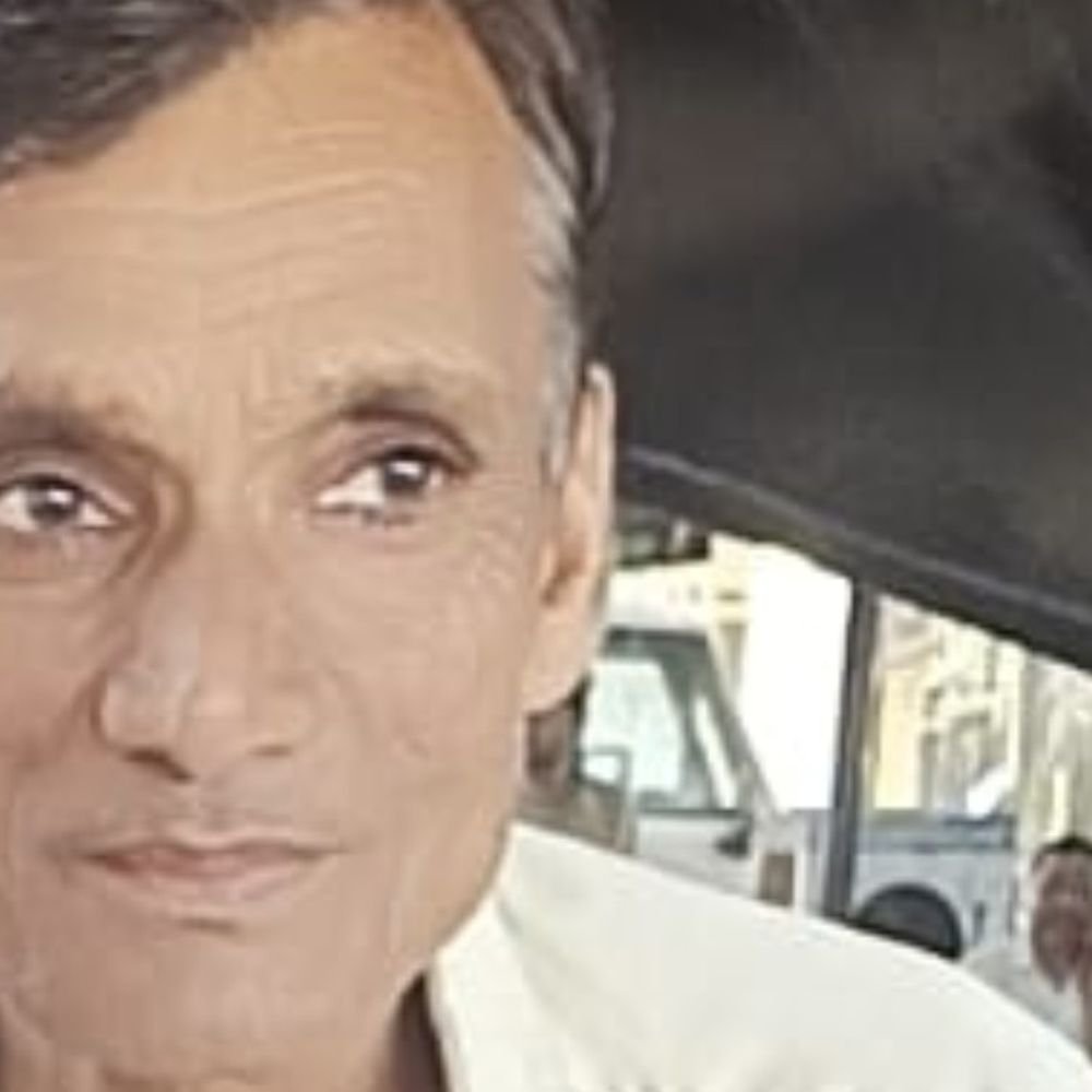राठ के पथखुरी में फांसी लगाने से व्यक्ति की मौत:मकान बेचने का दबाव और बैटरी चोरी के आरोप में मारपीट का दावा