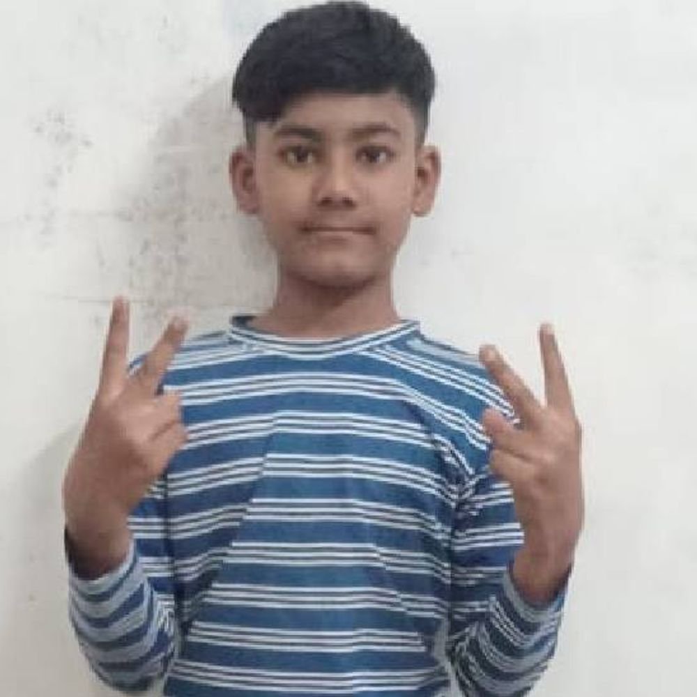 5वीं के छात्र की मौत के मामले में शिक्षिका सस्पेंड:झांसी में टीचर ने पंप लाने भेजा था, ट्रैक्टर ने मारी थी टक्कर, दो का वेतन रोका