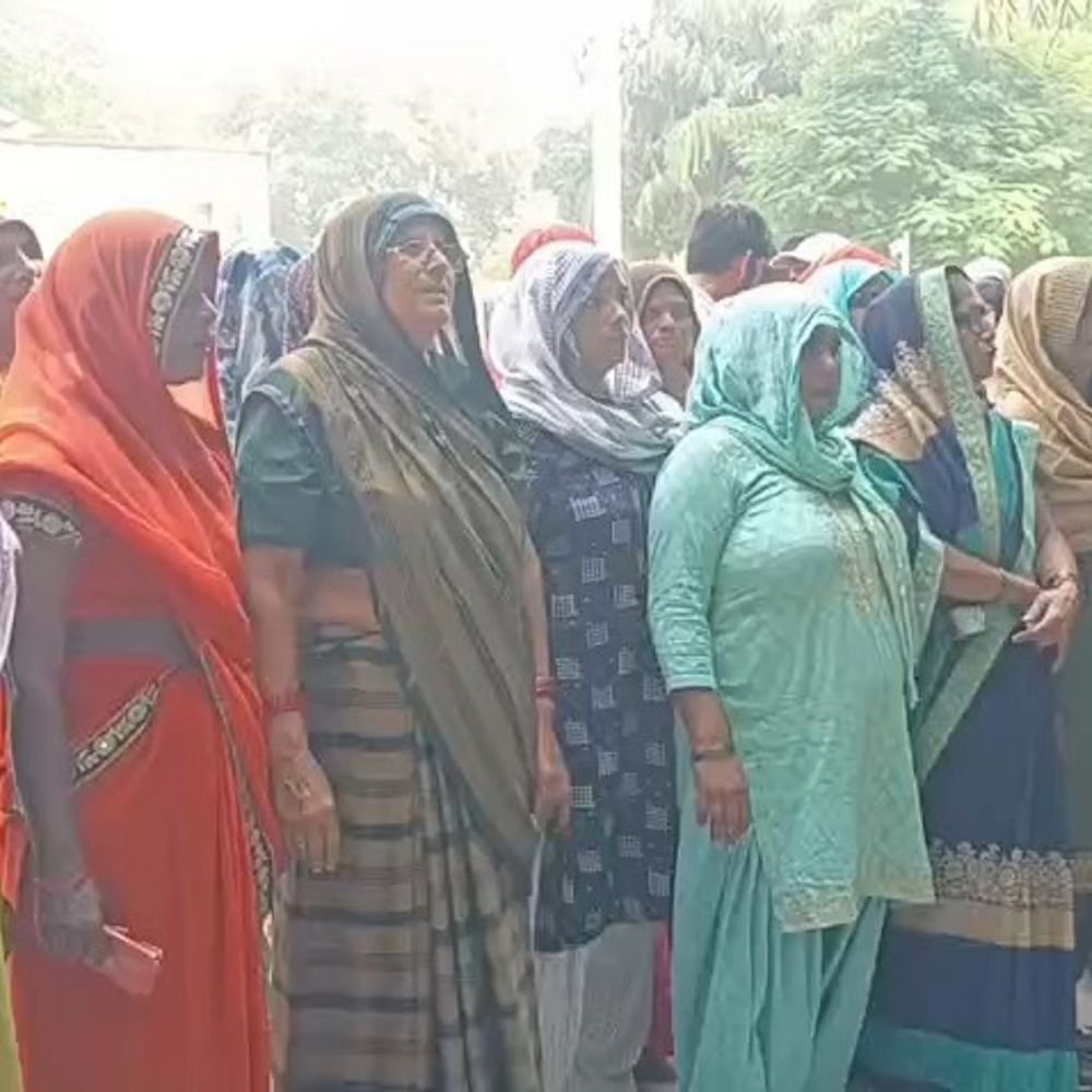 आबादी के बीच शराब की दुकान खोलने का विरोध:ग्रामीणों ने डीएम ऑफिस में आपत्ति दर्ज कराई, प्रधान ने कार्रवाई की मांग की