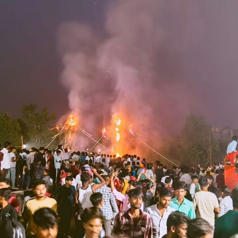 आज अखबार नहीं श्रावस्ती की कल की 5 बड़ी खबरें:पति ने पत्नी को हंसिए से मारा, दुर्गा प्रतिमाओं की शोभायात्रा निकली