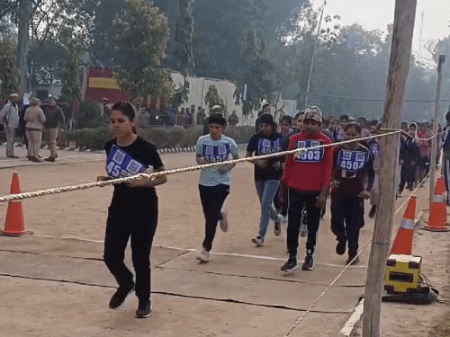 सिपाही भर्ती परीक्षा में फर्जी महिला अभ्यर्थी गिरफ्तार:लिखित परीक्षा में फेल होने पर फर्जी एडमिट कार्ड बनाया; मदद करने वाले सैन्यकर्मी पर भी FIR