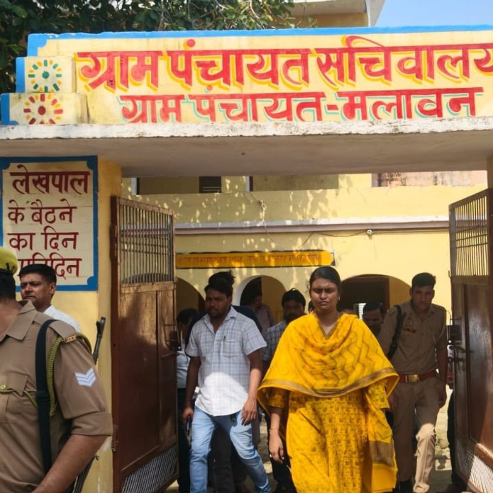 एटा डीएम ने गोवंश आश्रय केंद्र का किया निरीक्षण:स्कूलों की व्यवस्थाएं परखी, आंगनबाड़ी में बच्चों की कम उपस्थिति पर जताई नाराजगी