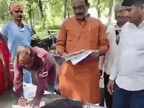 प्रयागराज में SIR अभियान...भाजपा कार्यकर्ताओं ने बूथों पर भरवाए फॉर्म-6:नए मतदाताओं को जोड़ने पर रहा जोर, महानगर के 15 मंडलों में बूथ स्तर पर चला अभियान