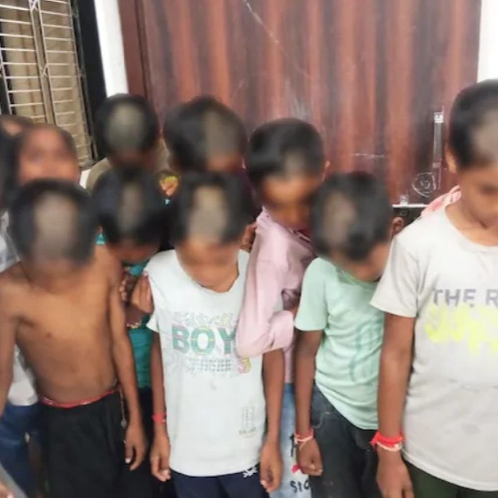 सजा देने 82 स्टूडेंट्स को करवा दिया आधा गंजा:बच्चों के खेलने से नाराज हो गए थे सुपरिटेंडेंट, महाराष्ट्र के चंद्रपुर का मामला
