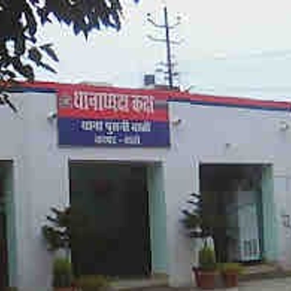 छेड़खानी का विरोध करने पर दो भाइयों पर हमला:बस्ती में महिला को खेत में खींचने की कोशिश, 3 आरोपियों पर केस दर्ज