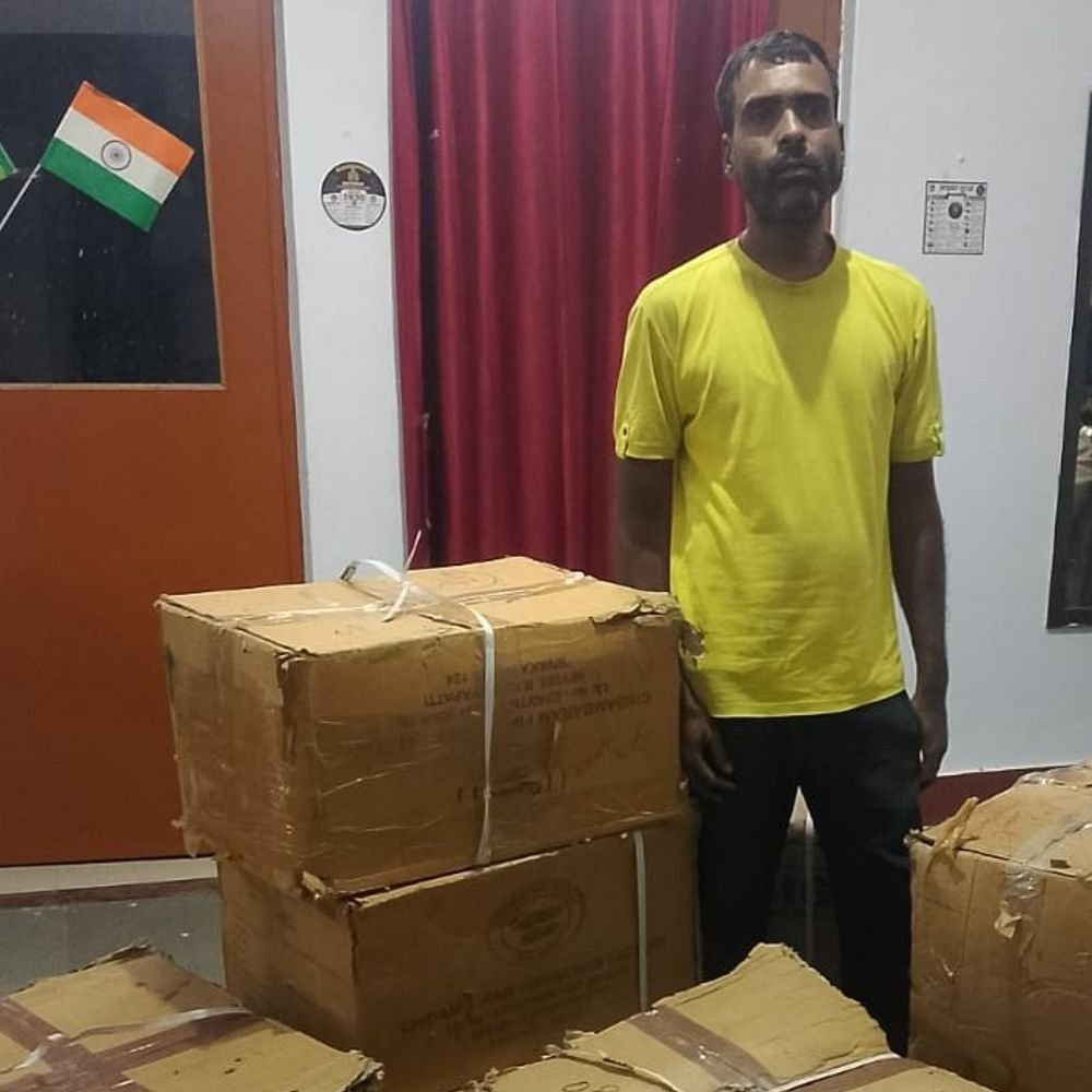 मिर्जापुर में 567 किलो पटाखे मिले, दो गिरफ्तार:शहर कोतवाली और राजगढ़ पुलिस ने अलग-अलग जगहों पर की कार्रवाई