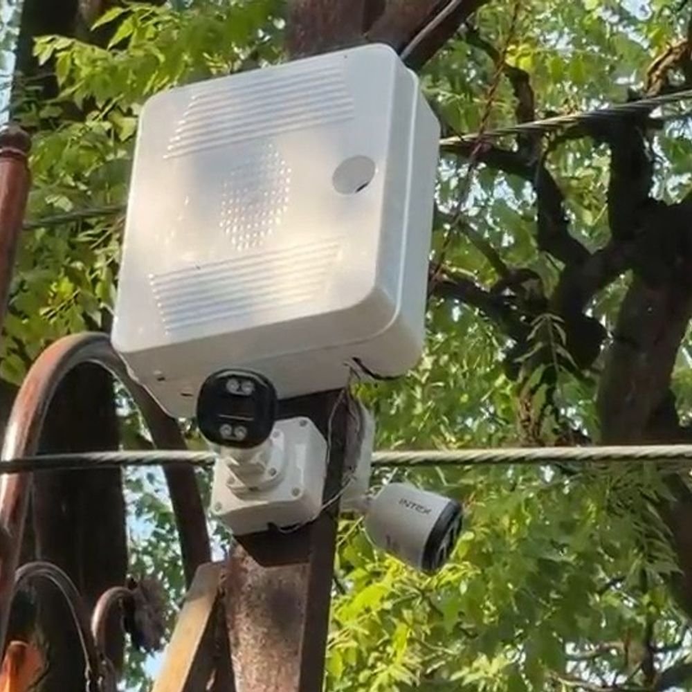 आत्मदाह की कोशिश के बाद DM ऑफिस में बढ़ी सुरक्षा:दो युवकों के प्रयास के बाद अब हर गतिविधि पर रहेगी सीसीटीवी की नजर, लेखपाल ने FIR दर्ज कराई