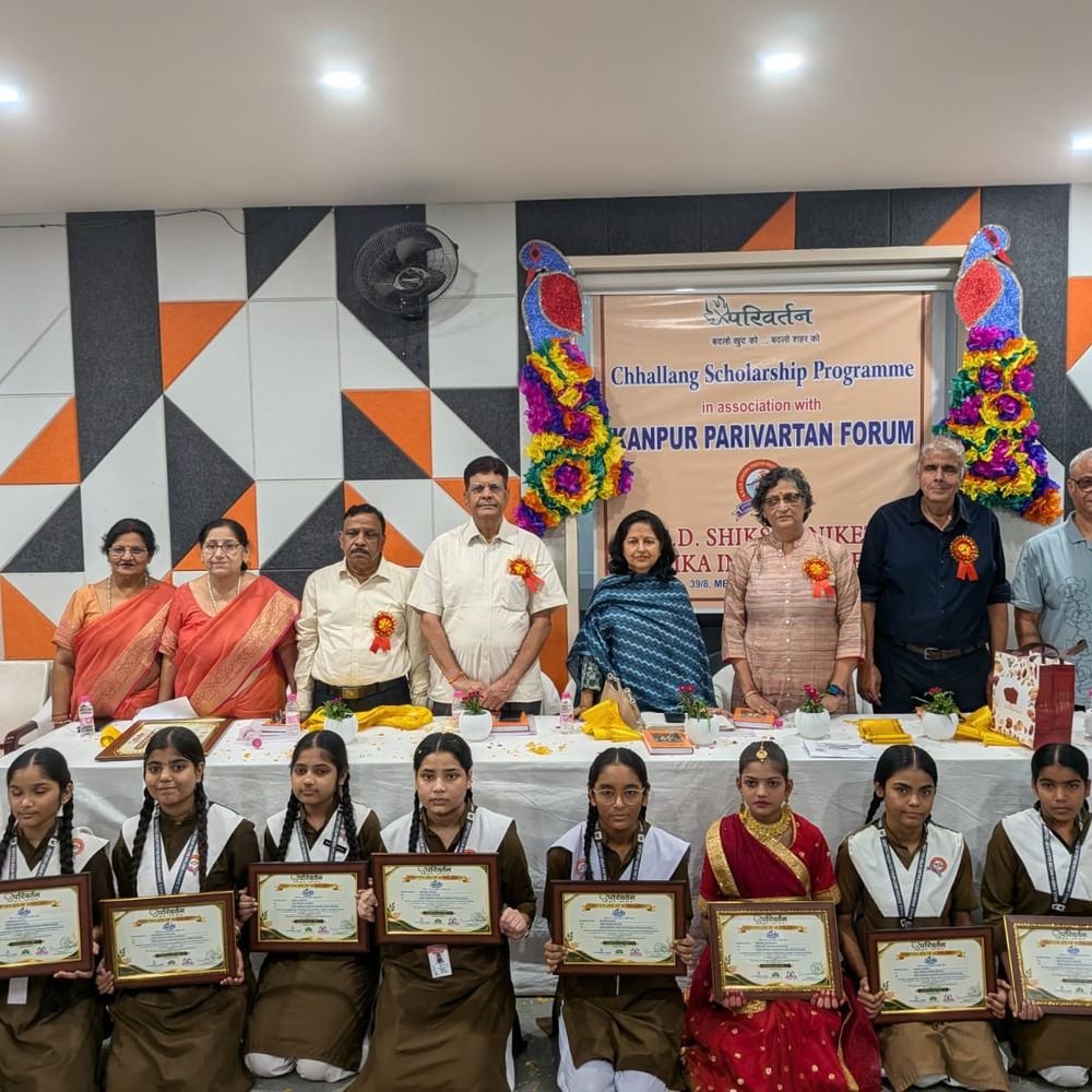 कानपुर में परिवर्तन ने किया छात्रवृत्ति वितरण:आर्थिक तंगी से नहीं रुकेगी पढ़ाई, परिवर्तन संस्था ने दिया शिक्षा में सहयोग