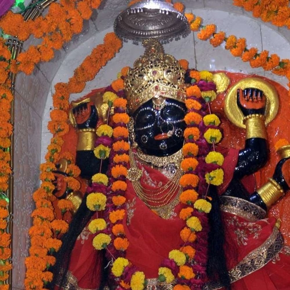 लखनऊ में नवरात्रि का पहला दिन:मां दुर्गा की आराधना के लिए सभी मंदिर सजे ,चंद्रिका देवी मंदिर में भक्त दर्शन नहीं कर पाएंगे