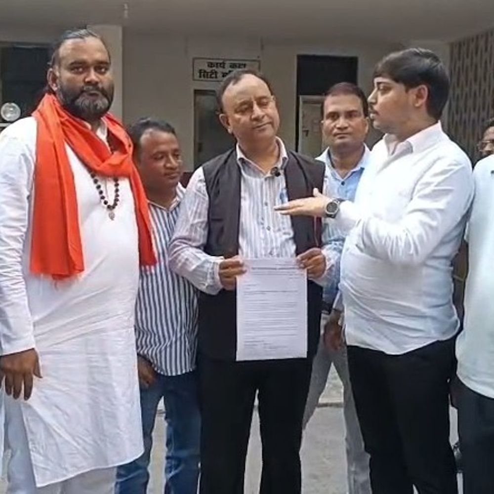 गैस कंपनियां वितरकों को जबरन बेच रहीं उत्पाद:5-10 किलो के सिलेंडर और अन्य सामान भेजने का आरोप, सिटी मजिस्ट्रेट को दिया ज्ञापन