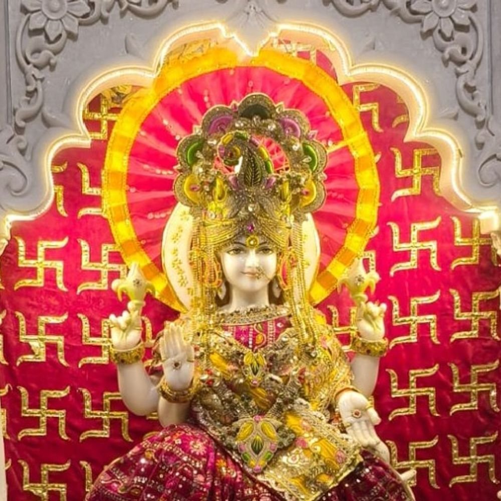 कानपुर में मां कालरात्रि की पूजा:बालाजी मंदिर में उमड़े सैकड़ों श्रद्धालु, सुख-समृद्धि की कामना कर लगाया भोग