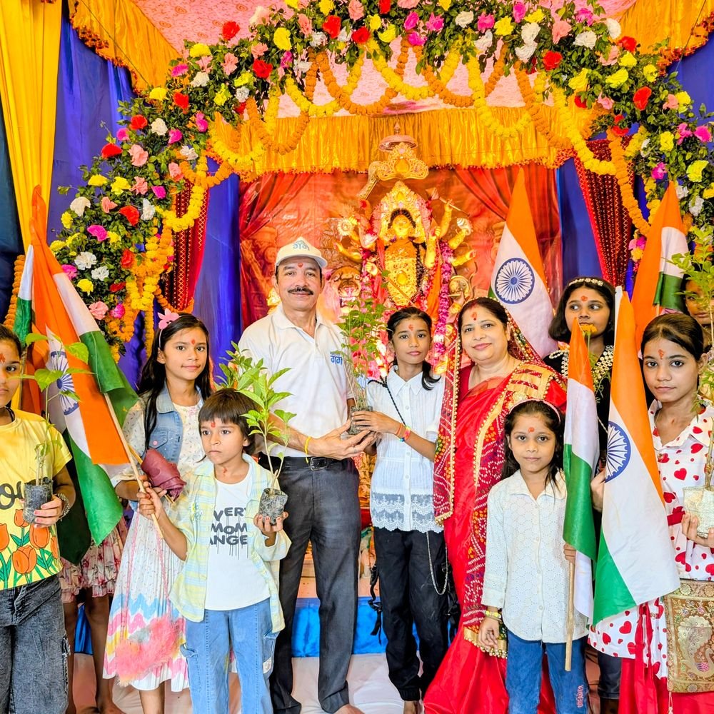 वाराणसी में कन्या पूजन में बांटे गए पौधे:अष्टमी कार्यक्रम में पर्यावरण का दिया संदेश, स्वच्छता संग प्लास्टिक मुक्ति की अपील