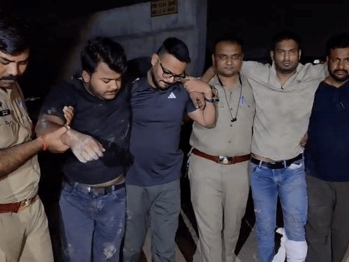 कानपुर में गोकशी केस में 2 तस्कर मुठभेड़ में घायल:नवाबगंज में हुई थी गोकशी की घटना, खुद को घिरा देखकर पुलिस पर की फायरिंग
