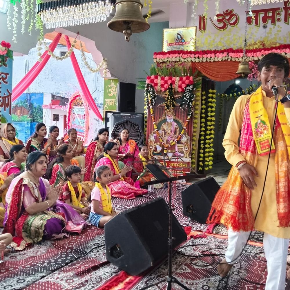 बांकेगंज में अग्रसेन जयंती श्रद्धापूर्वक मनाई गई:राधा-कृष्ण मंदिर में गूंजे भजन, भक्तिमय माहौल में झूमे श्रद्धालु