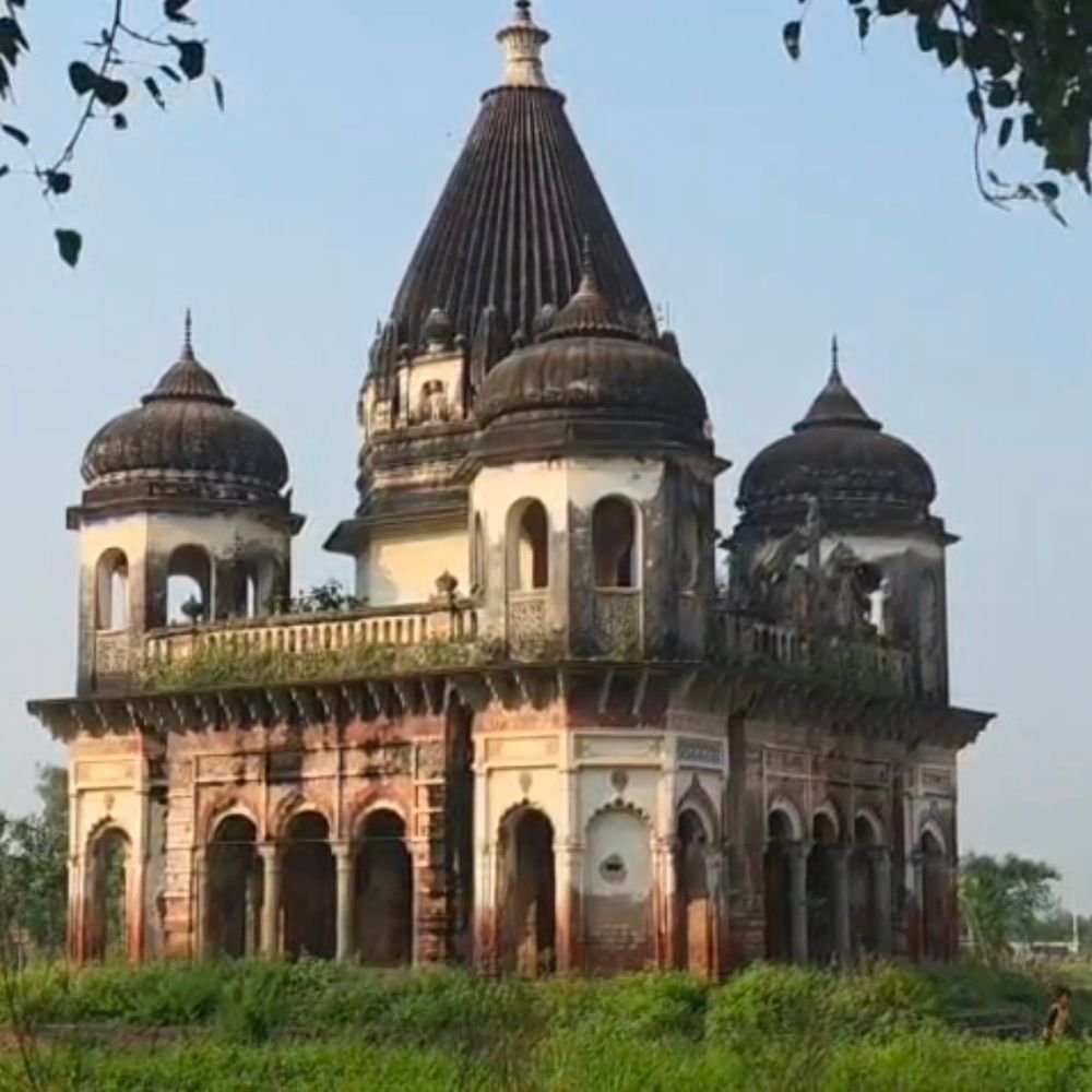 बाराबंकी में 128 साल पुरानी बारादरी राजकीय धरोहर घोषित:कुंवर गिरधारी सिंह की याद में 1898 में बना था भवन, अब होगा संरक्षण