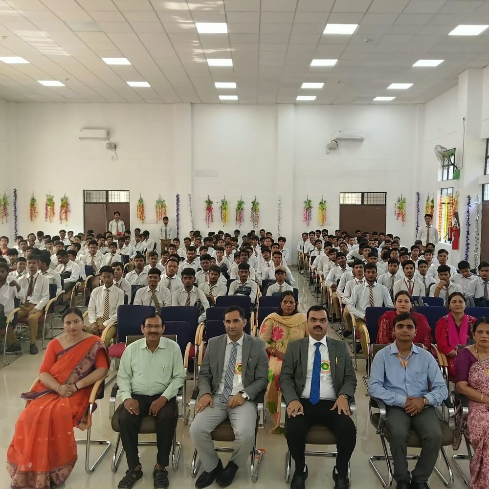लखनऊ में बच्चों को पॉक्सो कानून की जानकारी दी:लैंगिक अपराधों से सुरक्षा के तरीके बताए, छात्रों ने कूड़े-अवैध पार्किंग का मुद्दा उठाया