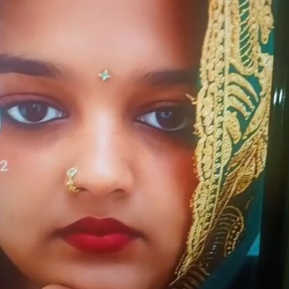 देवरिया में विवाहिता की संदिग्ध मौत:पति के घर लौटने पर फंदे से लटकी मिली, मायके वालों ने दहेज हत्या का आरोप लगाया