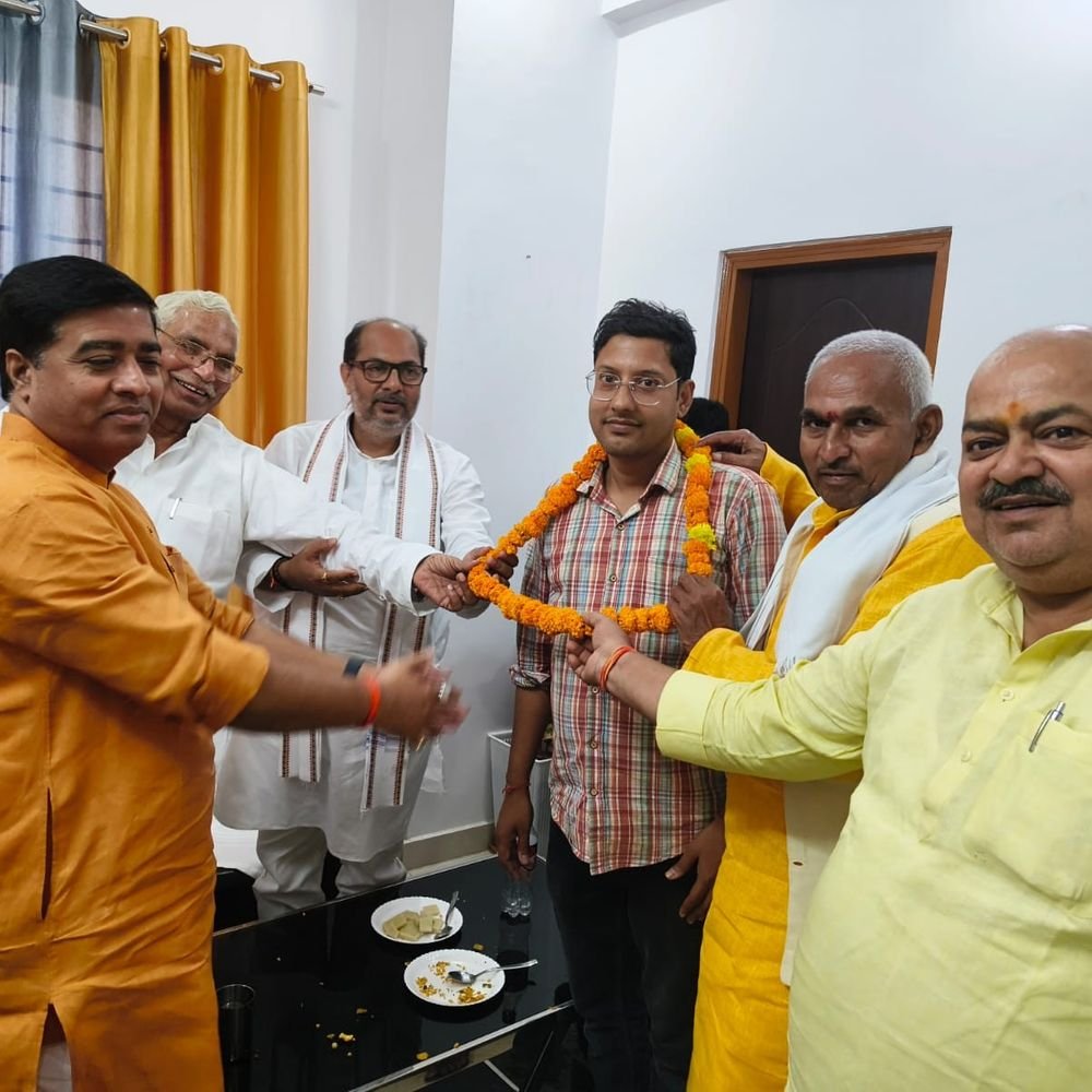 नितेश मिश्रा को गोरखपुर क्षेत्र सोशल मीडिया सह-संयोजक बनाया गया:बलिया के बीजेपी नेताओं-कार्यकर्ताओं में खुशी, बधाइयों का तांता लगा