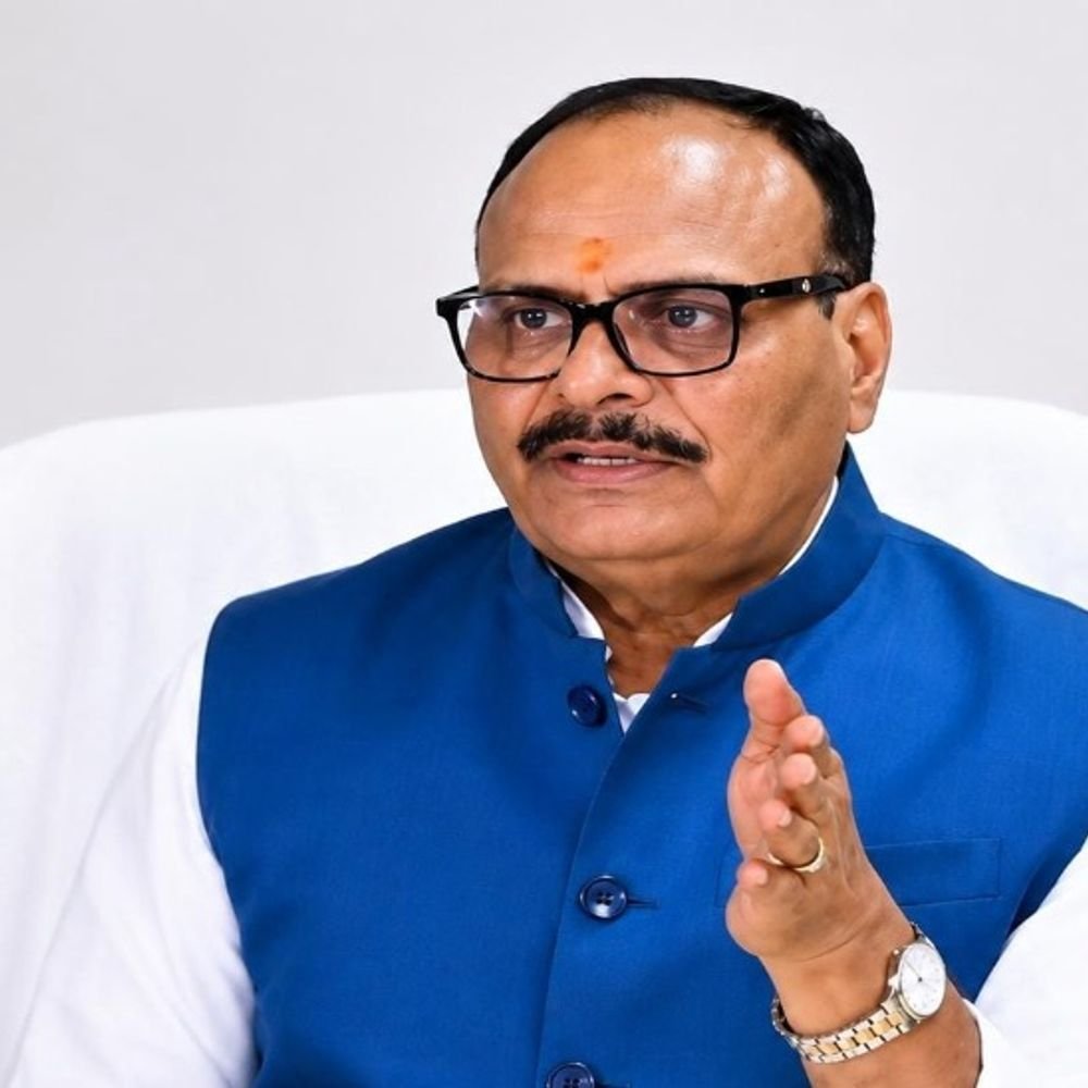 ब्रजेश पाठक बोले- मैंने ई-रिक्शा चलाने की बात नहीं कही:भारत टैक्सी के कार्यक्रम में युवाओं को रोजगार के लिए प्रेरित किया था