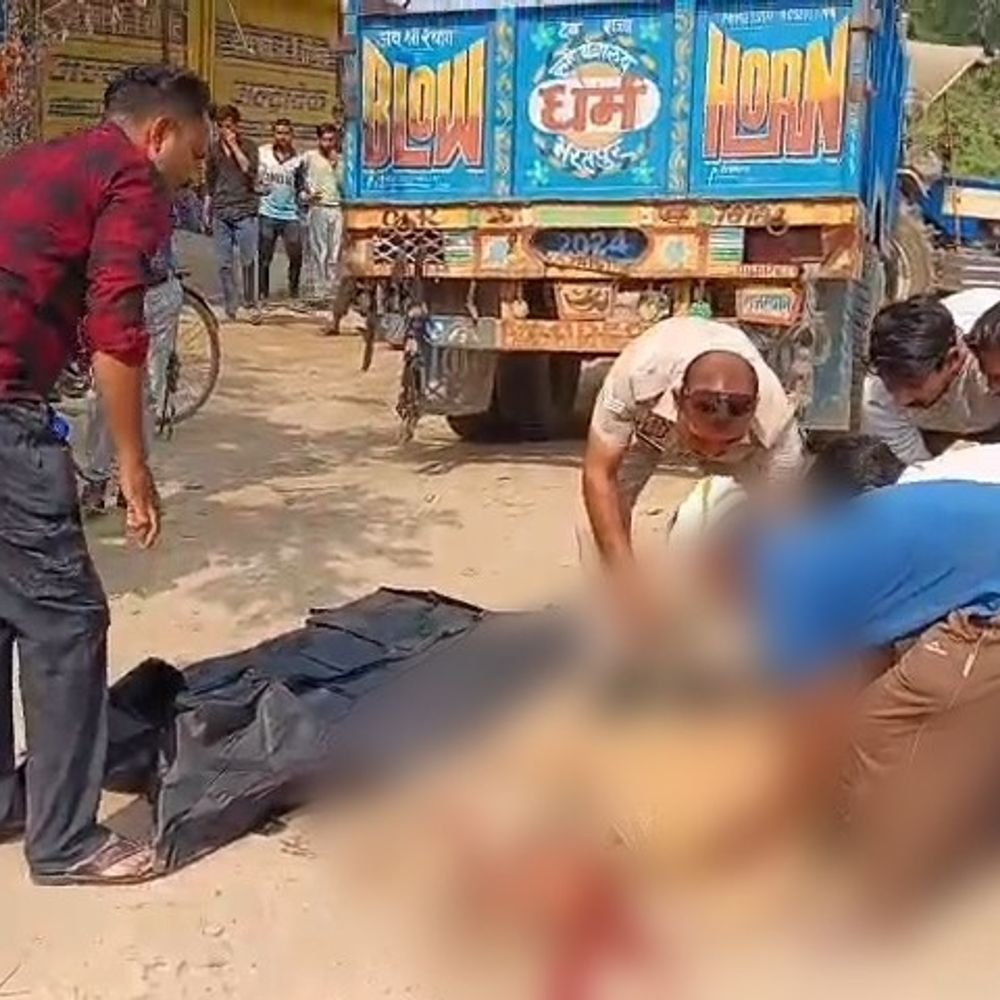 मथुरा में ट्रैक्टर-ट्रॉली ने साधु को कुचला, मौत:चालक फरार; शव की पहचान नहीं हो सकी