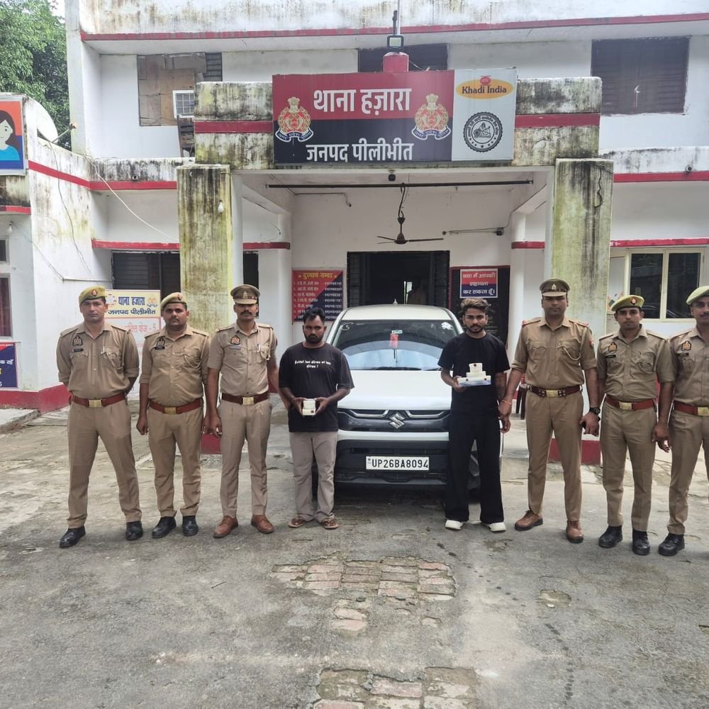 कार से 61 ग्राम स्मैक बरामद, दो तस्कर गिरफ्तार:पीलीभीत में निघासन से स्मैक लाकर बेचते थे आरोपी; ब्रेजा कार, 7,900 रुपए और दो मोबाइल मिले